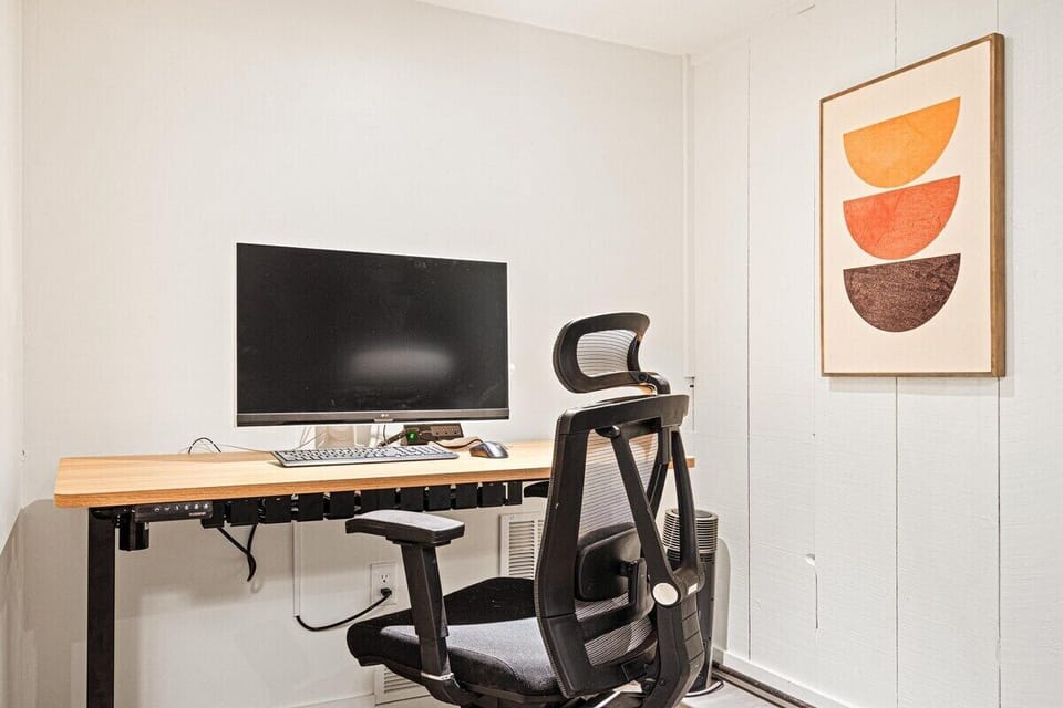 Standing desk & ergonomic work chair, 32 inch USB C/HDMI monitor  with keyboard & mouse. 