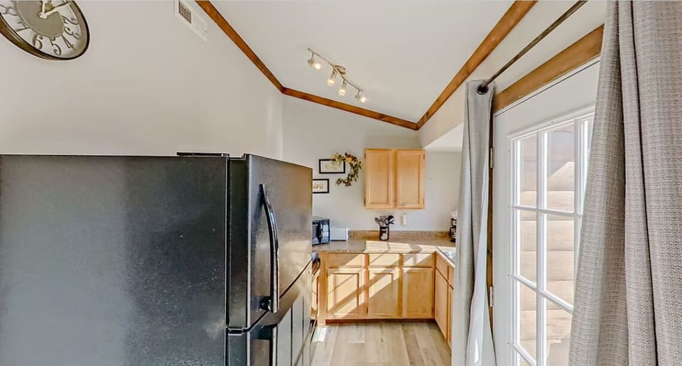 Let the cozy cabin atmosphere embraces you and relaxation unfold