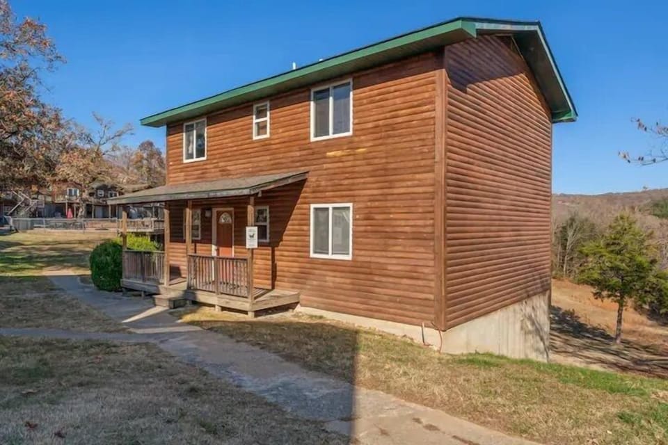 Tucked away in the woods, this intimate cabin retreat features soft lighting, plush furnishings, and all the comforts of home—ideal for peaceful mornings and starry nights
