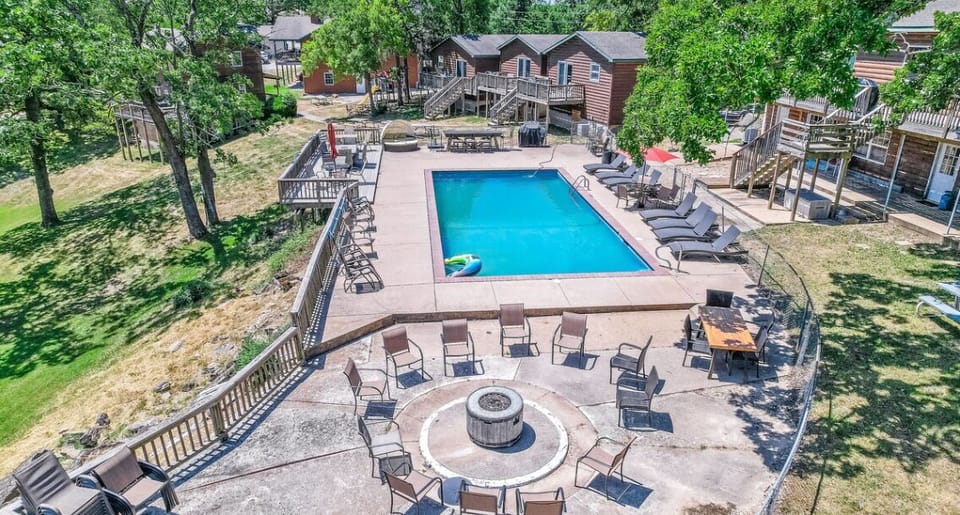 Cool off and relax in this refreshing pool, design for ultimate comfort