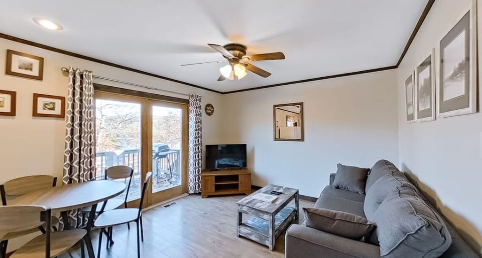 Unparallel views from the comfort of your living room