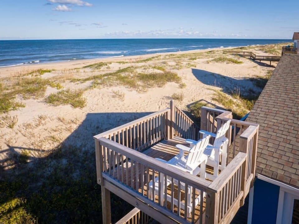 Top Level: Deck for Relaxing and Enjoying Ocean Breezes