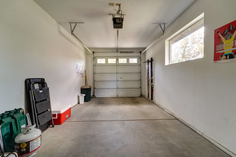 Parking | Garage (1 Vehicle) | Driveway (1 Vehicle) | Guest Parking