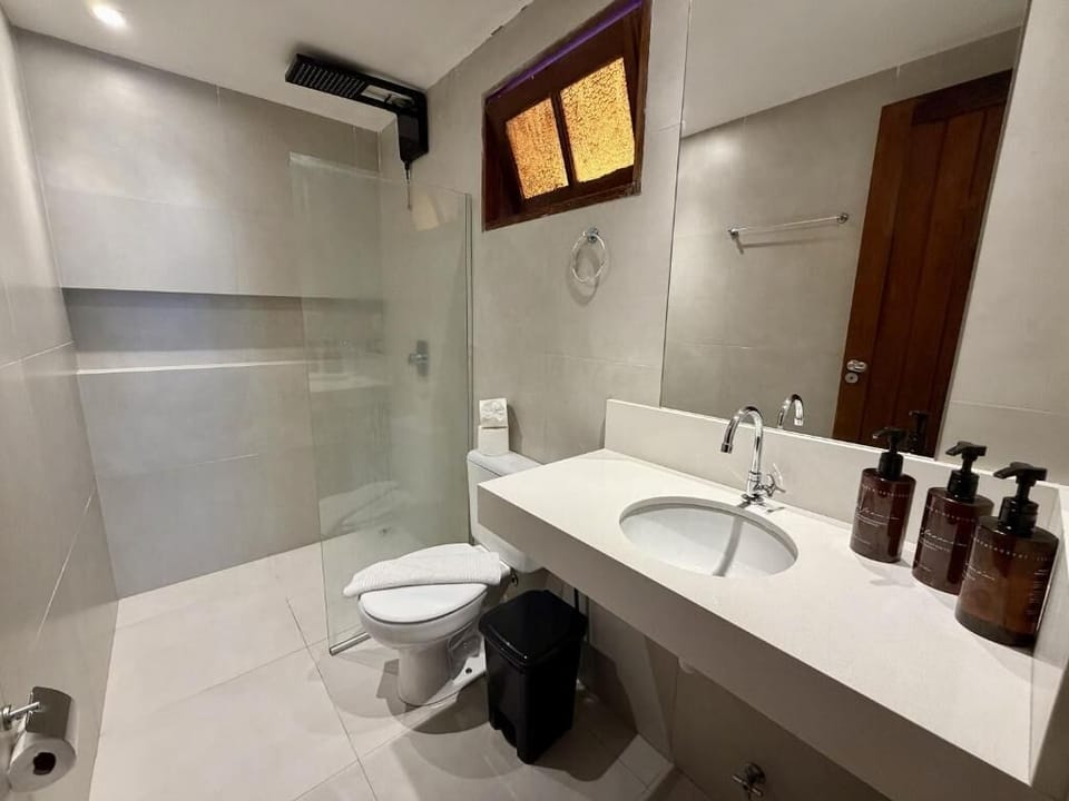 Premium Room | Bathroom | Shower, rainfall showerhead, hair dryer, bidet