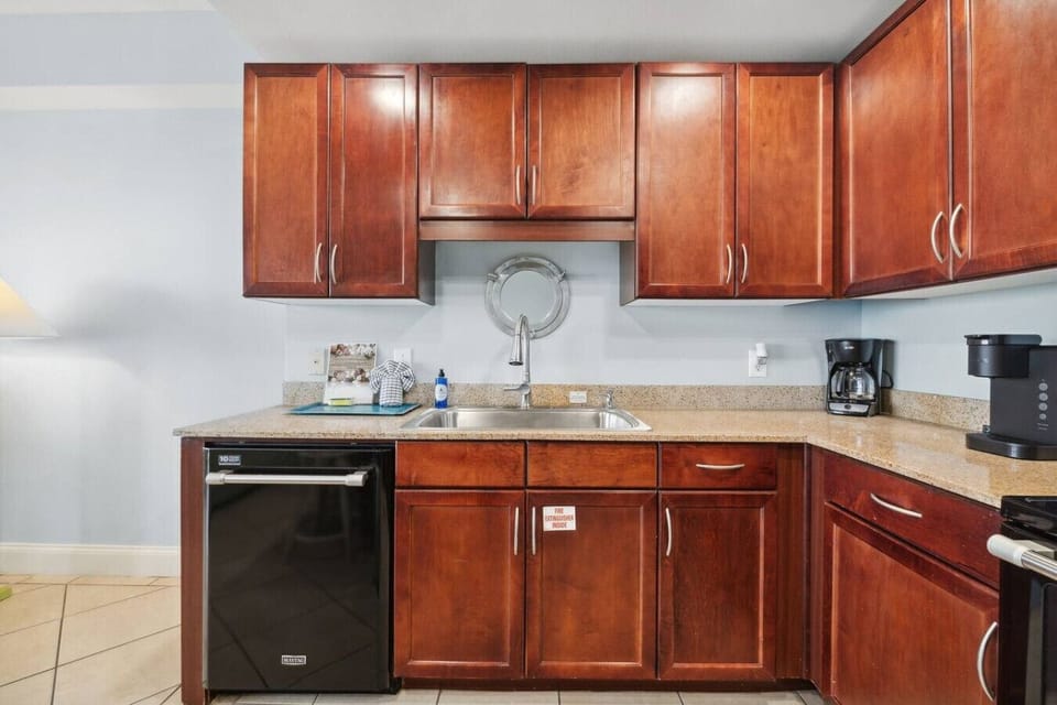Fully Stocked Kitchen with Gulf Views and Island Bar Seating
