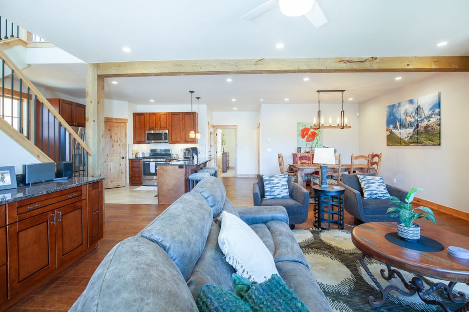 Extra Bar Counter by the Living Room & Deck