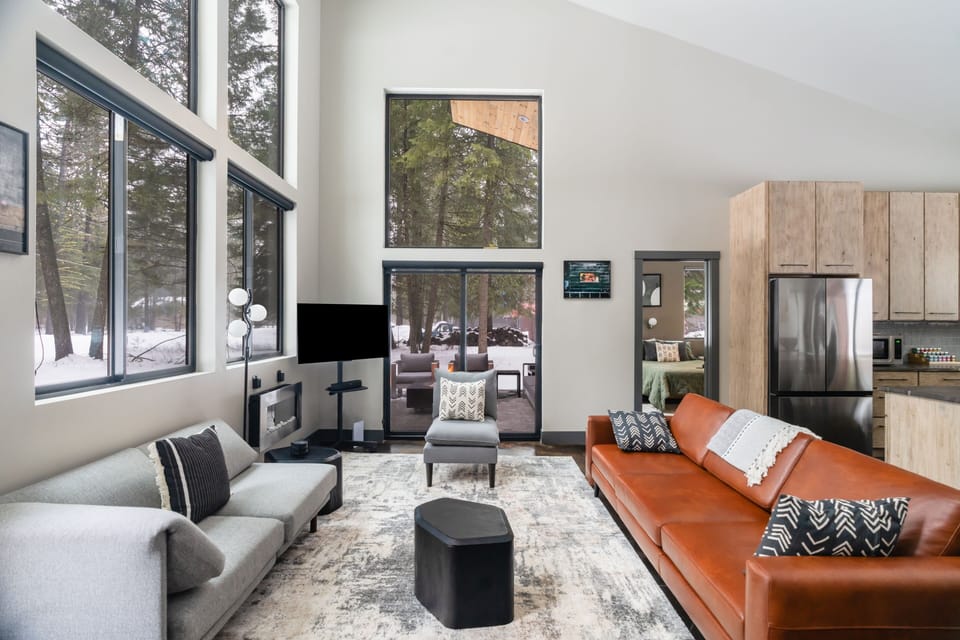 Yes, comfy seating and a modern aesthetic can go together