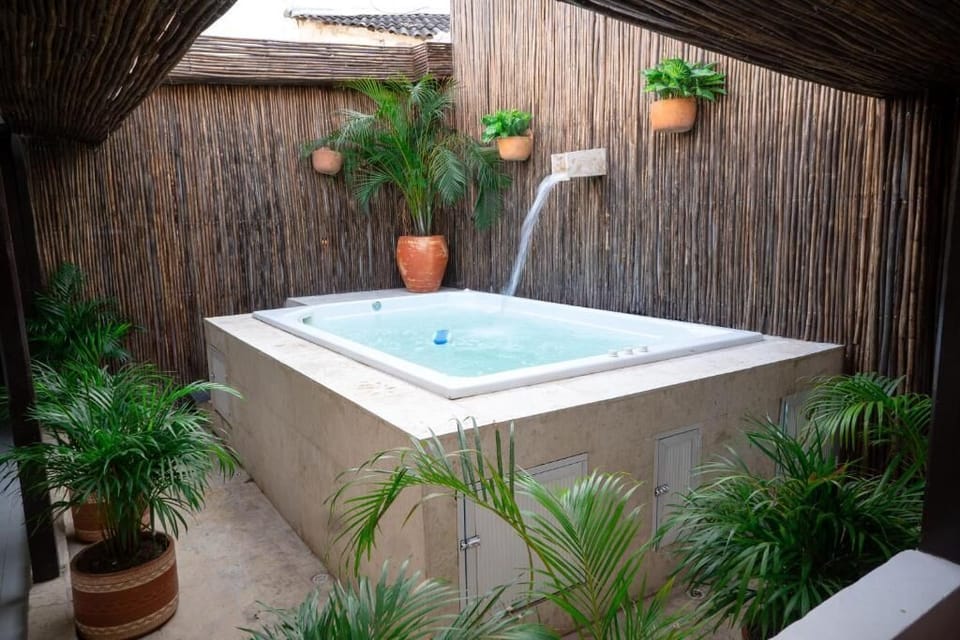Outdoor spa tub