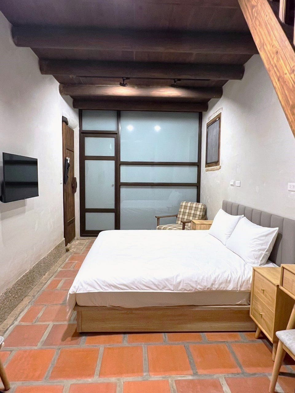 1 bedroom, hypo-allergenic bedding available, desk, laptop workspace