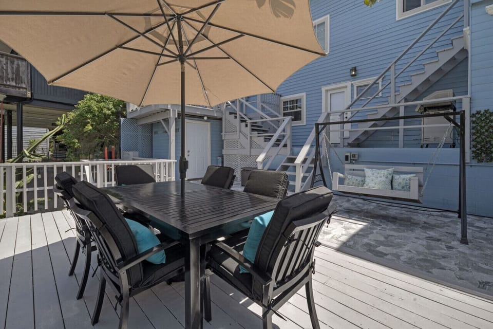 Outdoor facilities (patio, wing chair, hot tub, barbecue grill)