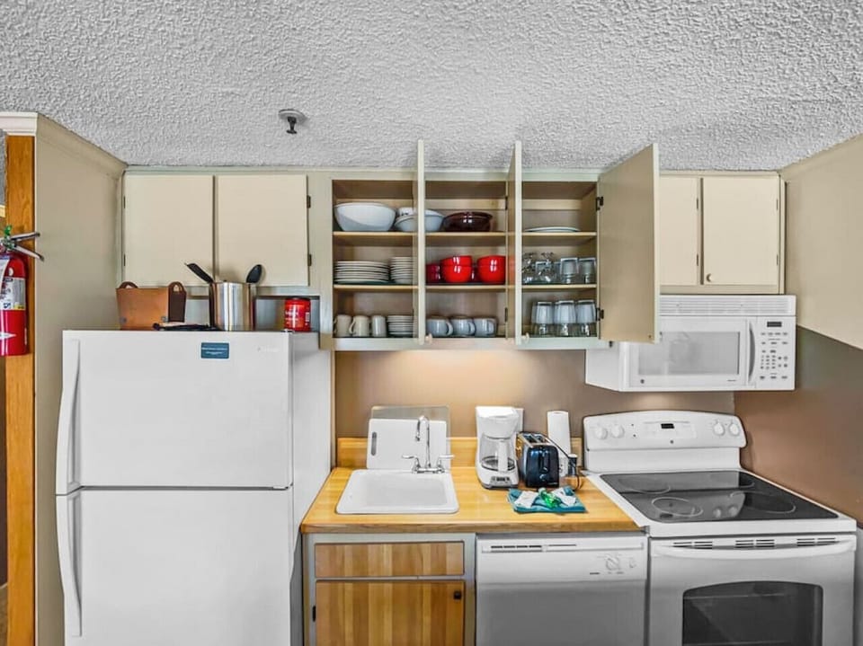 Dishware provided
