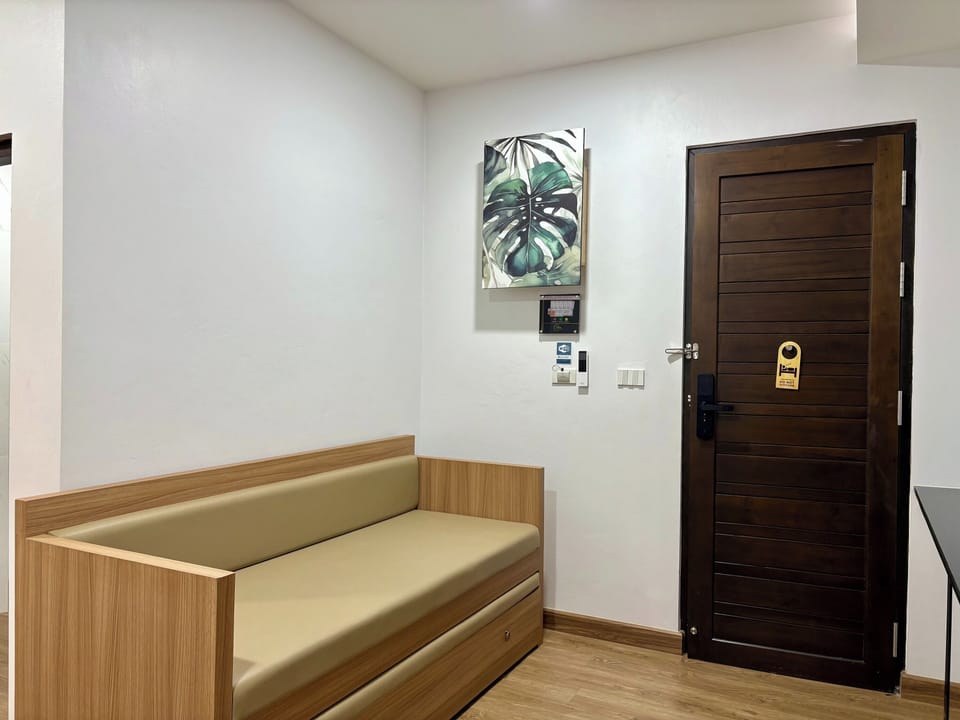 Deluxe Double Room | Desk, blackout drapes, free WiFi, bed sheets