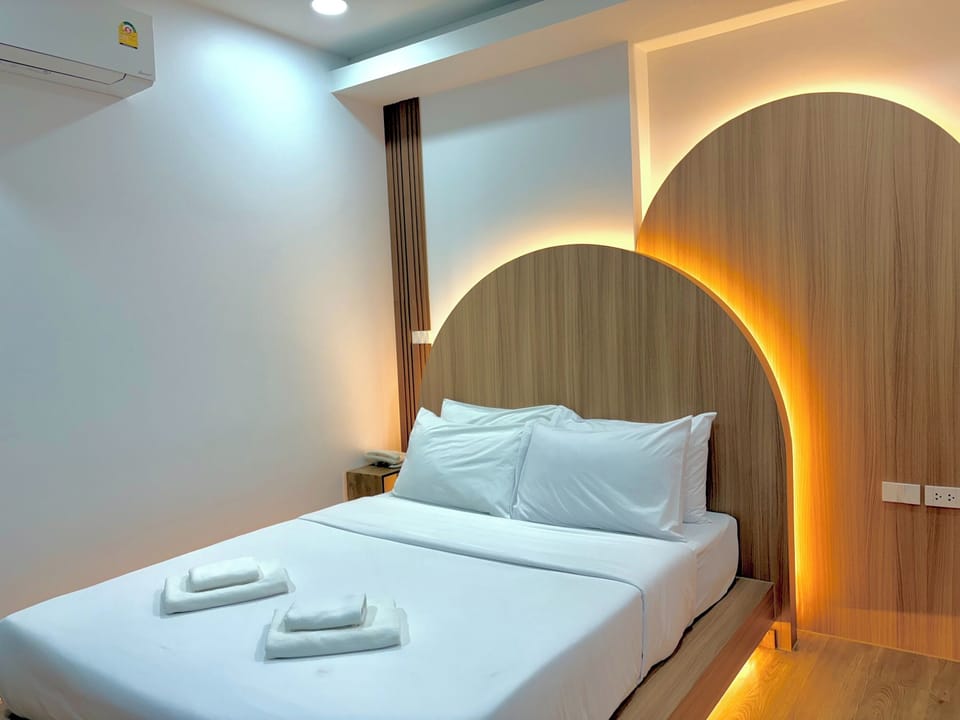 Standard Double Room | Desk, blackout drapes, free WiFi, bed sheets