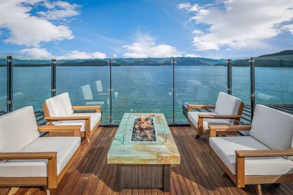 Exclusive access to fire tables and sitting areas. 