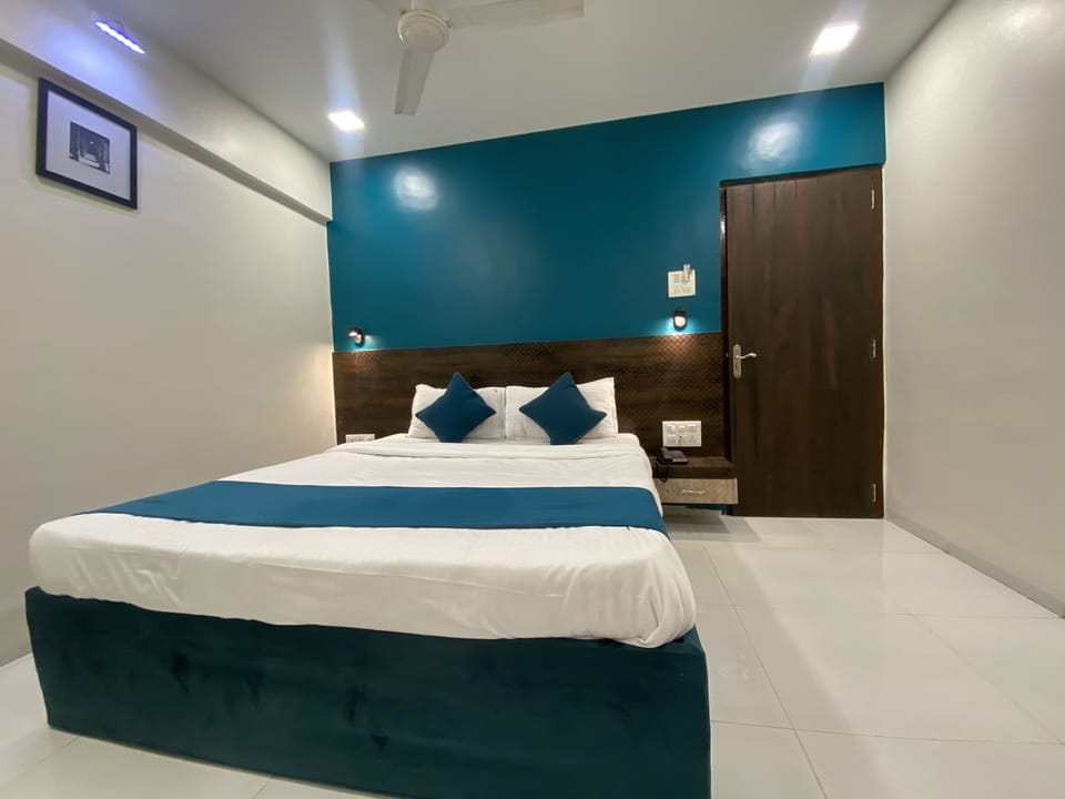 Deluxe Double Room | Desk, laptop workspace, soundproofing, free WiFi