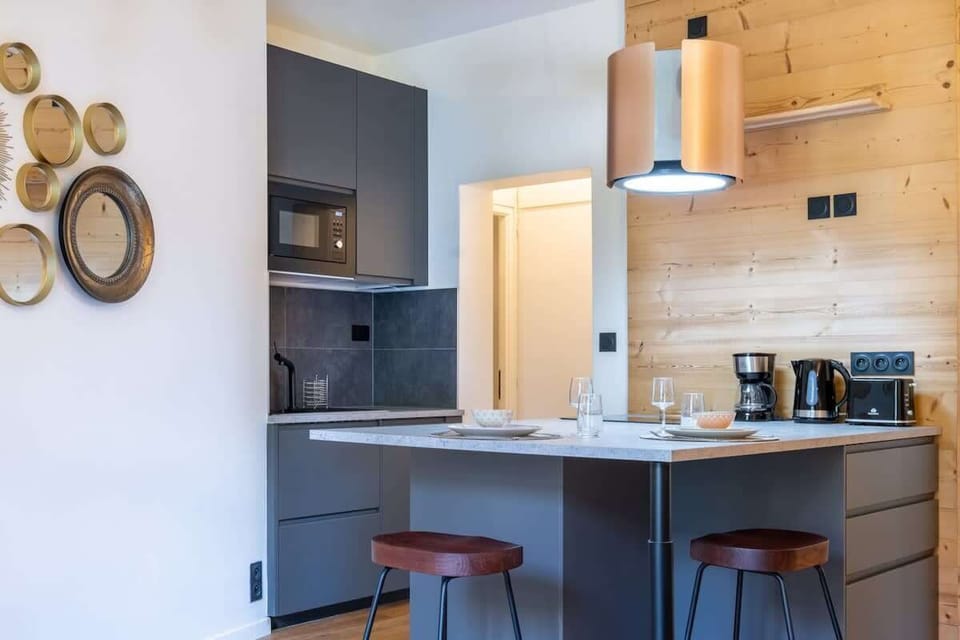 Open plan dining/cooking space