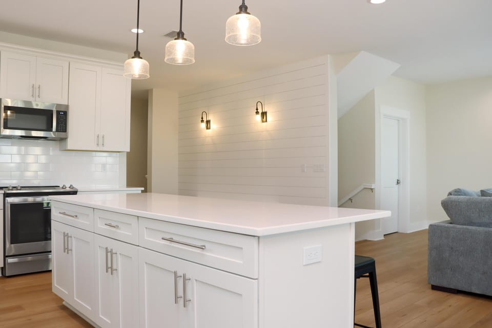 House, Multiple Beds (Desoto 2) | Private kitchen