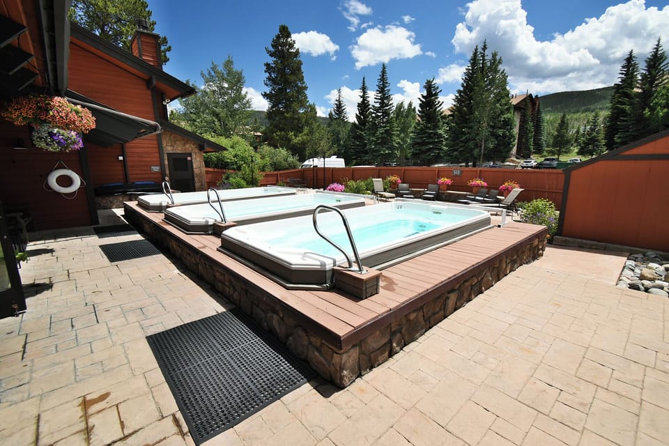 3 Outdoor Hot Tubs in Summer - 3 Outdoor Hot Tubs in Summer