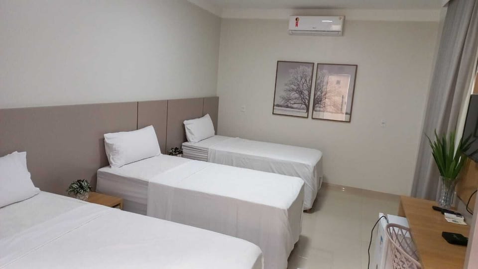 Basic Triple Room | Down comforters, desk, laptop workspace, WiFi (free)
