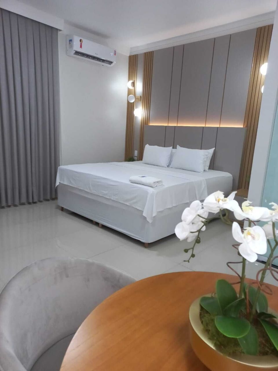 Deluxe Room | Down comforters, desk, laptop workspace, WiFi (free)