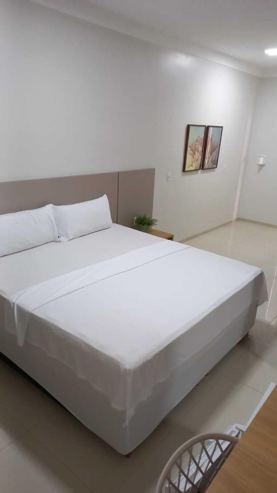 Basic Single Room | Down comforters, desk, laptop workspace, WiFi (free)