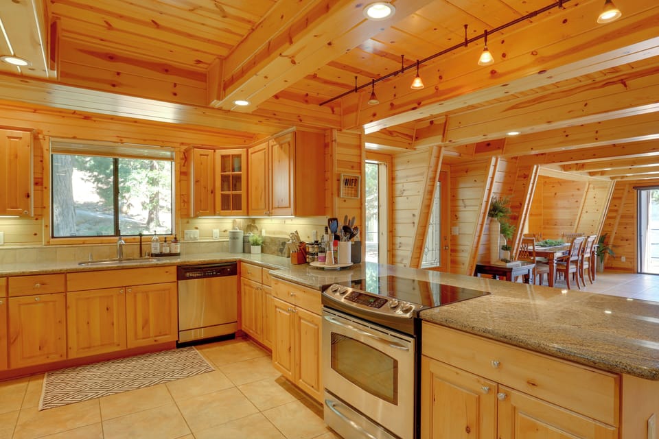 House (4 Bedrooms) | Interior