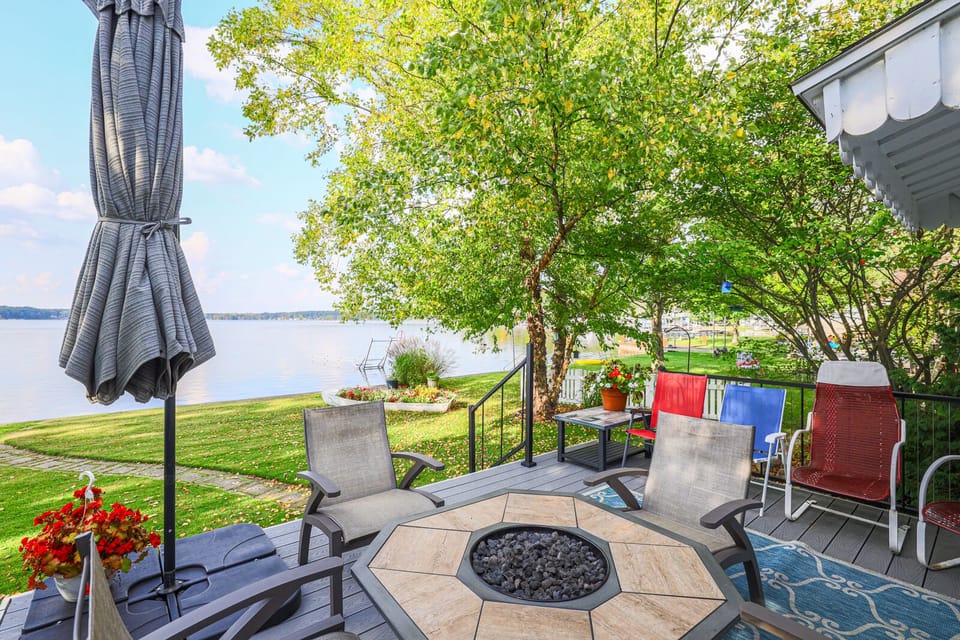 Deck w/gas fire pit