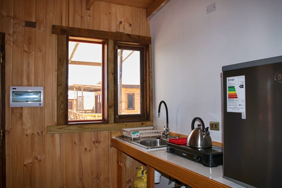 Honeymoon Cabin, 1 Double Bed, Ensuite, Garden View | Private kitchen | Mini-fridge, microwave, electric kettle, toaster