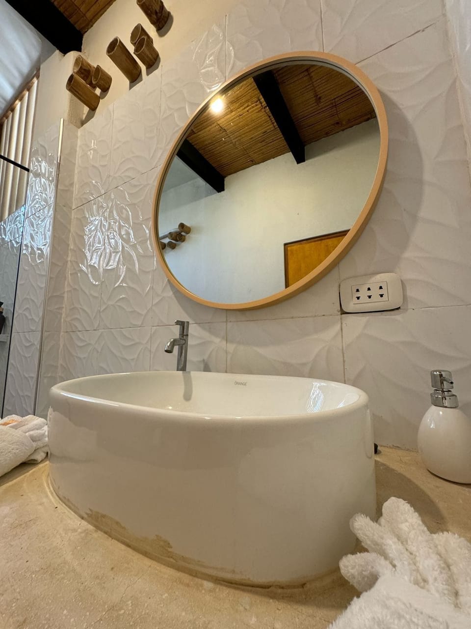 Comfort Double Room, 4 Bedrooms | Bathroom | Shower, rainfall showerhead, free toiletries, towels