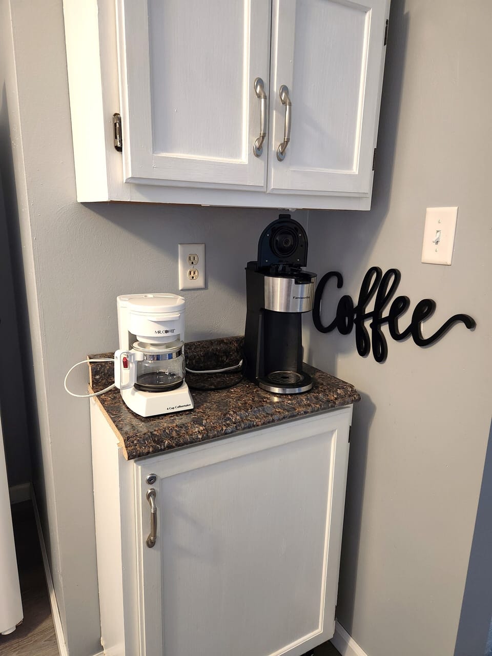 Coffee bar area with single K cup pot as well as 2-4 cup drip pot.
