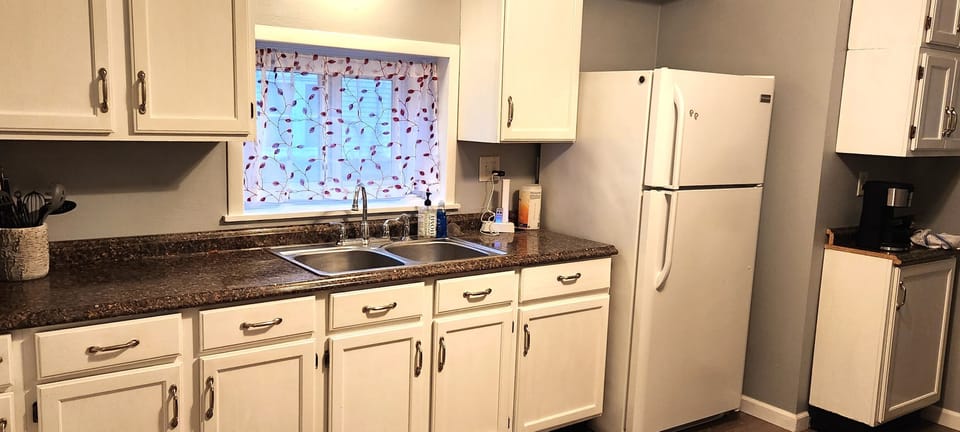 Full size refrigerator/freezer