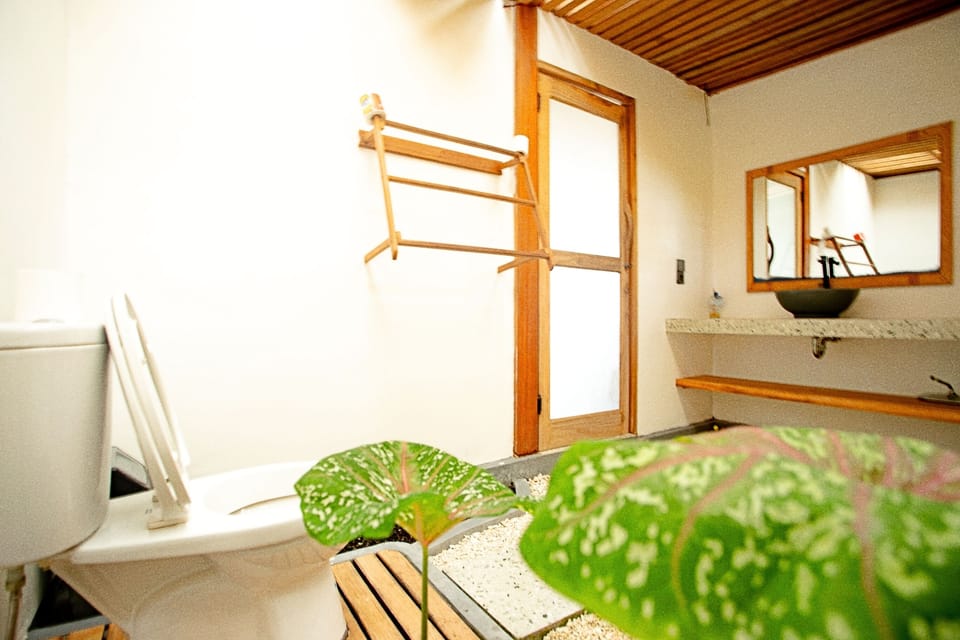 Deluxe Bungalow | Bathroom | Shower, rainfall showerhead, bidet, soap