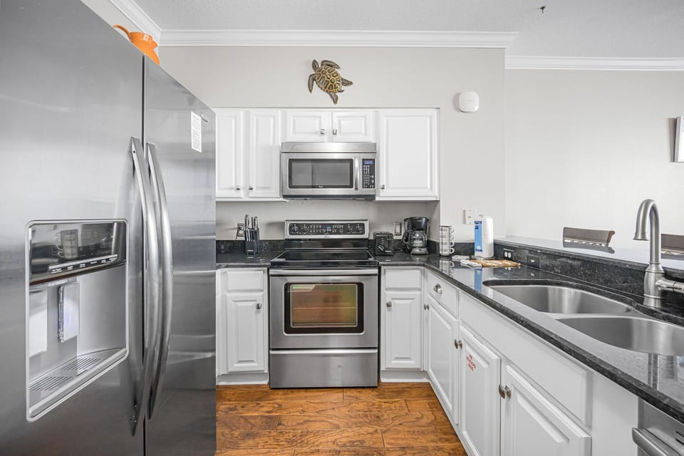 Upgrade granite counter top and stainless steel kitchens and refrigerator 