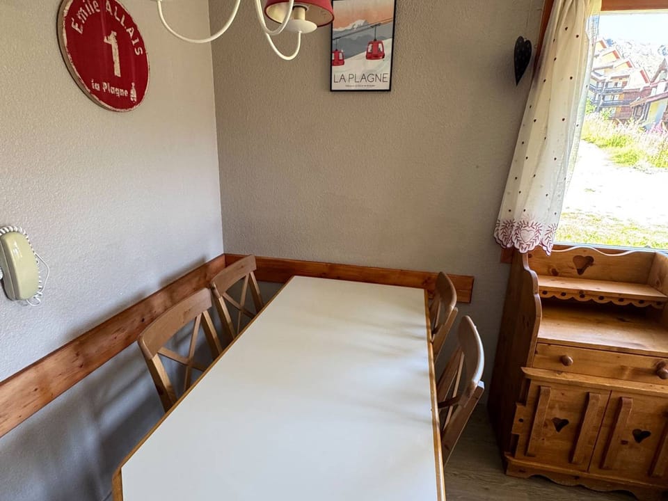 Cozy ski-in/ski-out apartment with terrace Apartment in Mâcot-la-Plagne