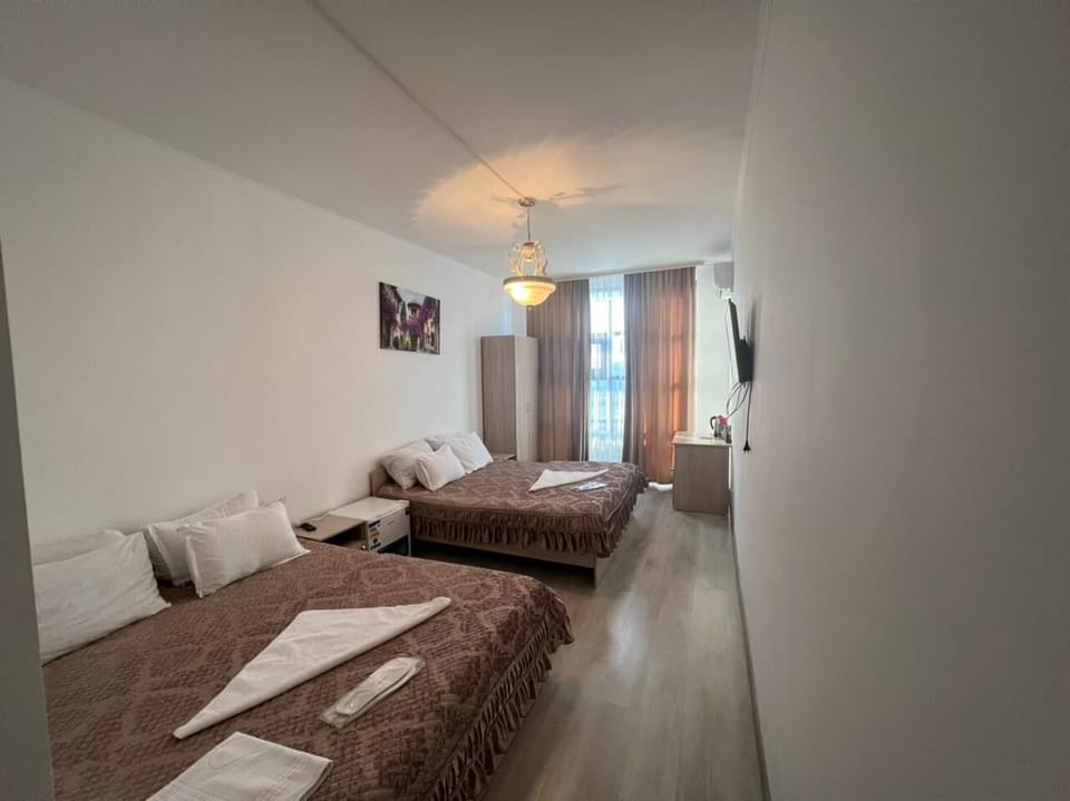 Economy Twin Room, 1 Bedroom | Desk, laptop workspace, soundproofing, free WiFi