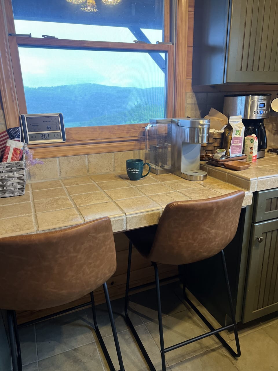 Breakfast/coffee nook 