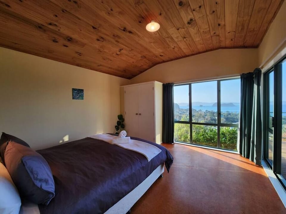 King Bedroom 1 (3)