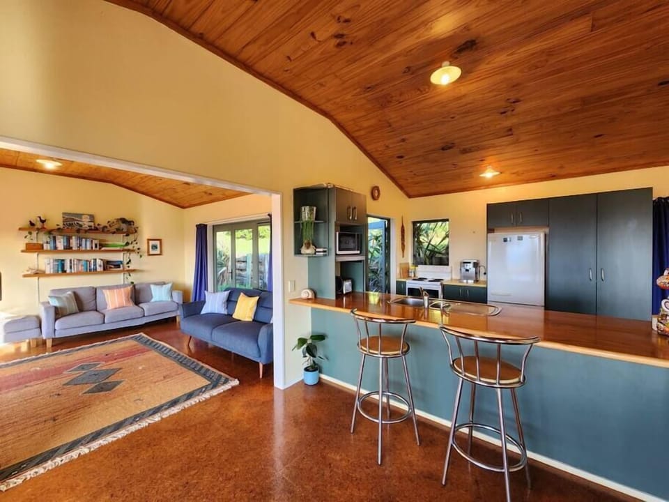 Kitchen bar