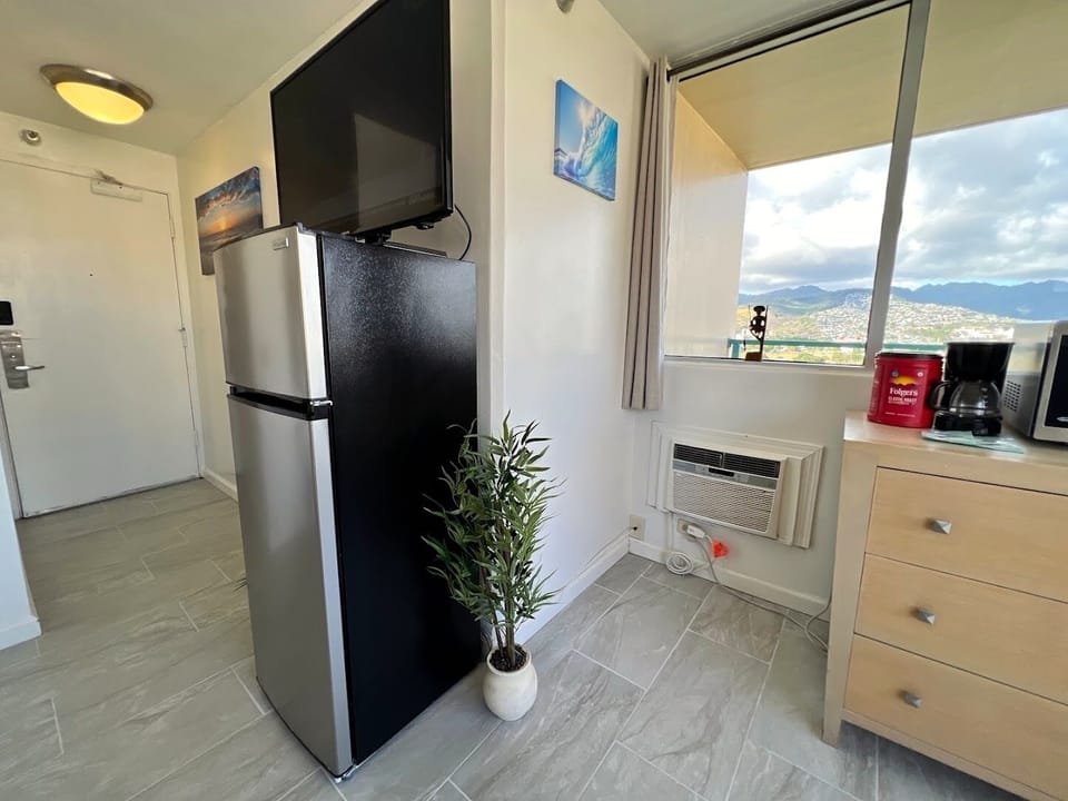 Medium size refrigerator with freezer