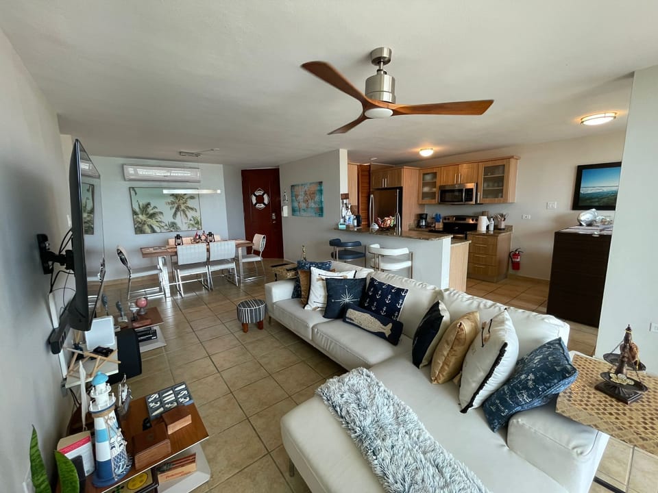 Apartment, 3 Bedrooms, Ocean View | Living area