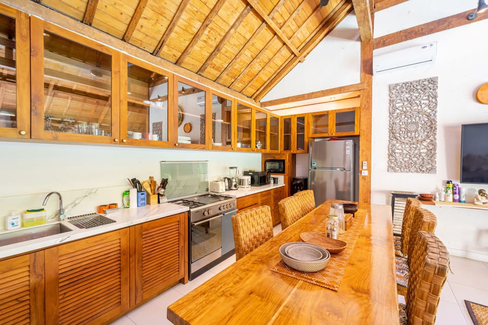 Standard Villa | Private kitchen | Fridge, microwave, electric kettle, toaster