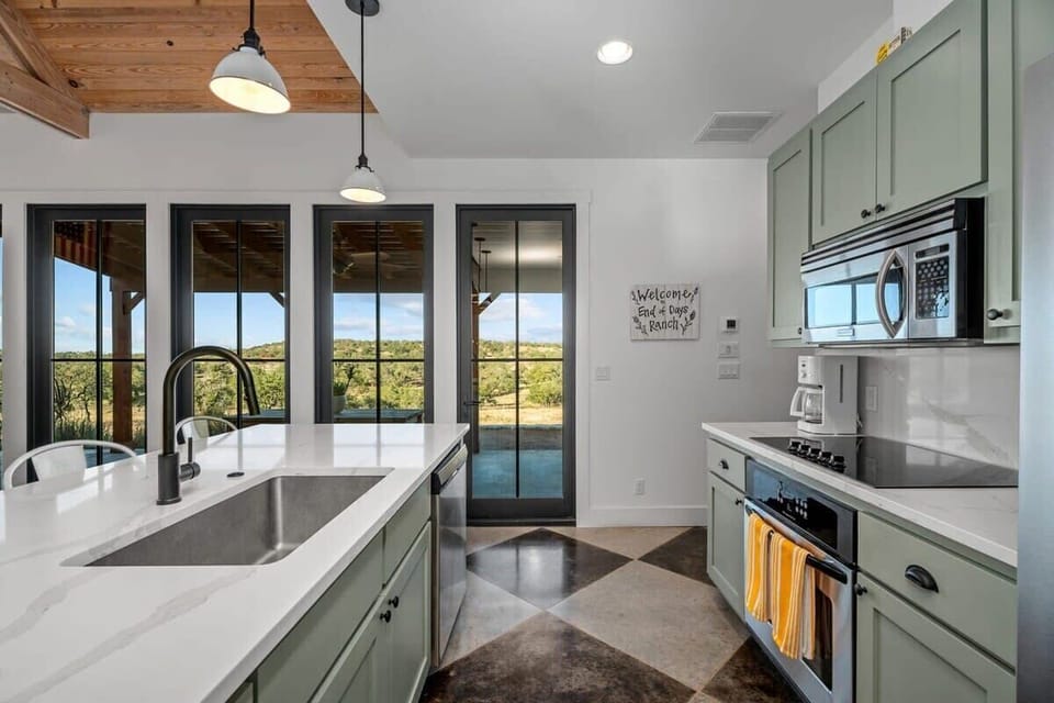 Full kitchen