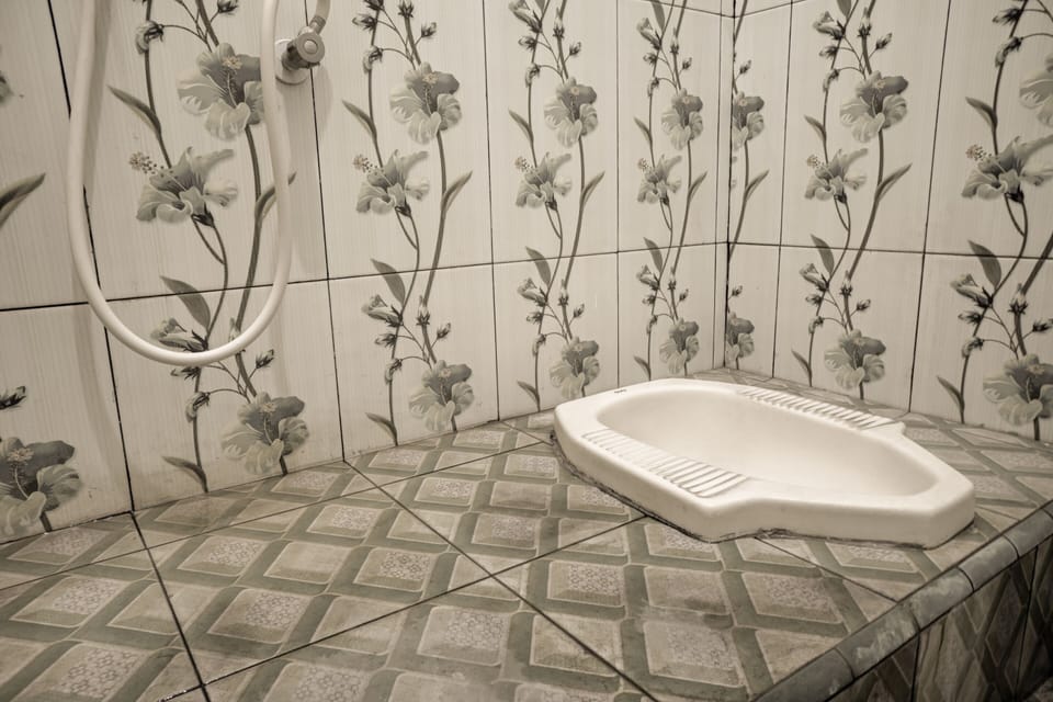 Standard Single Room | Bathroom | Shower, towels