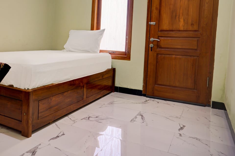 Standard Single Room | Free WiFi, bed sheets