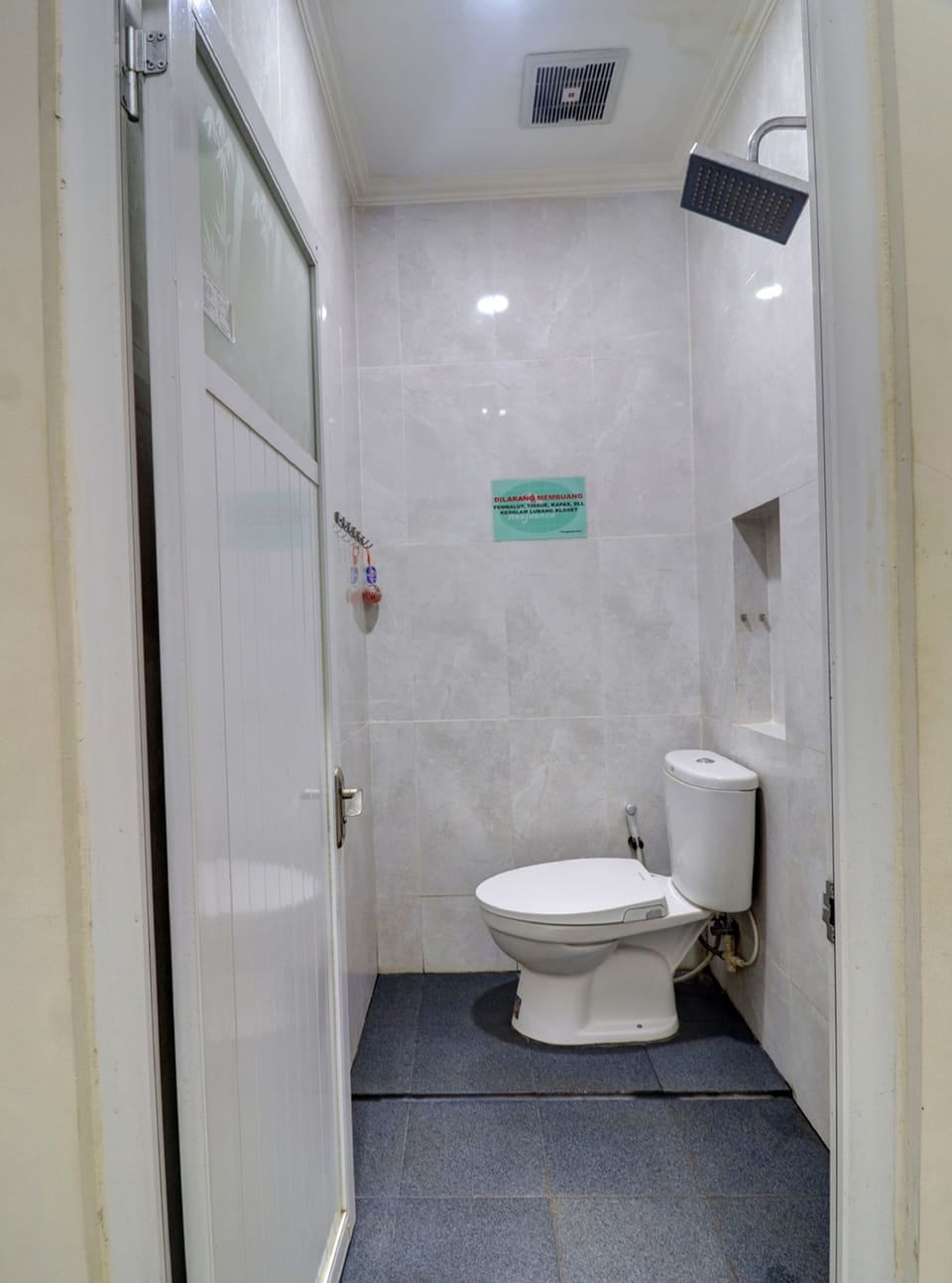 Standard Double Room | Bathroom | Shower, towels