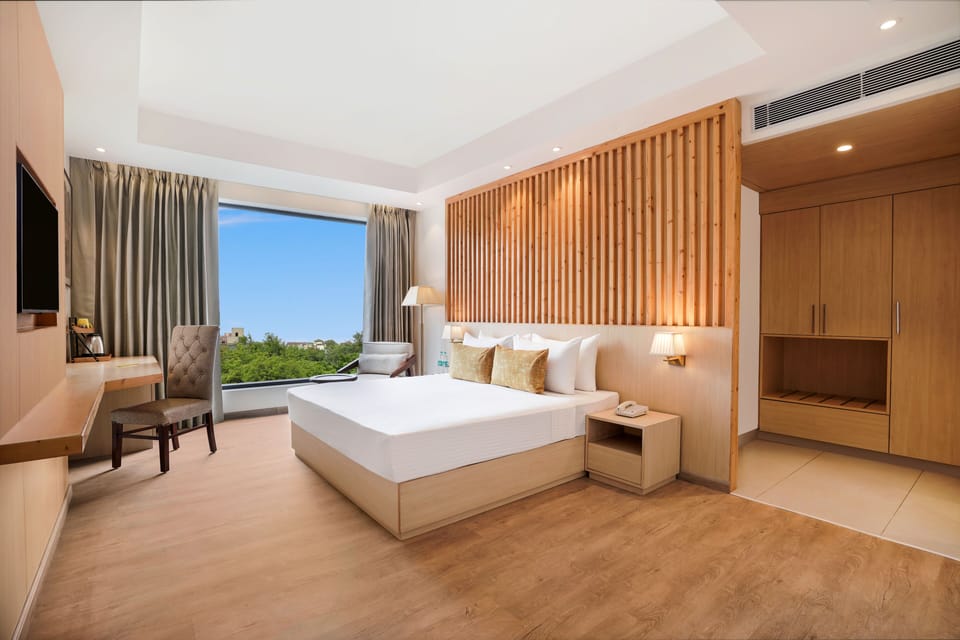 Deluxe Room | Iron/ironing board