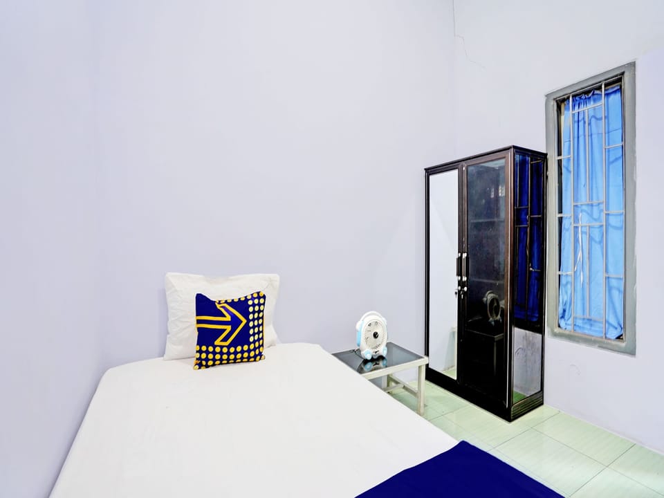Standard Single Room | Laptop workspace, free WiFi, bed sheets
