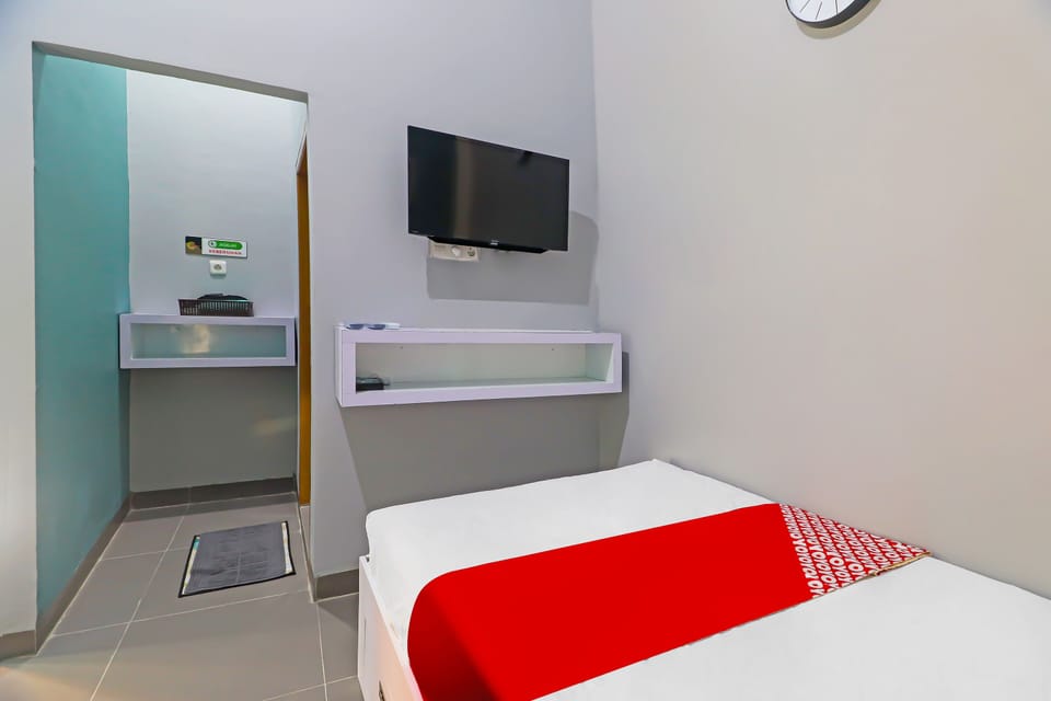 Standard Double Room | Laptop workspace, WiFi (free), bed sheets