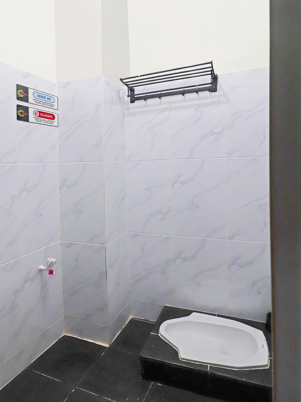 Standard Double Room | Bathroom | Shower, towels