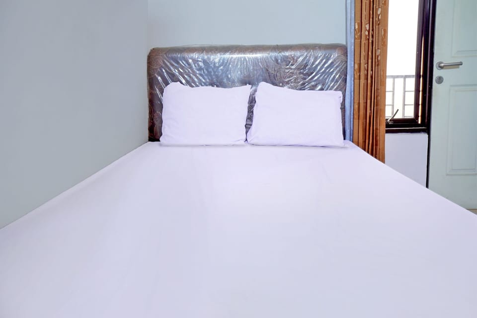 Standard Double Room | Free WiFi, bed sheets